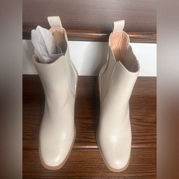 BCBG Women’s Boxxa Ankle Boot, Stone , 10 - Picture 14 of 15